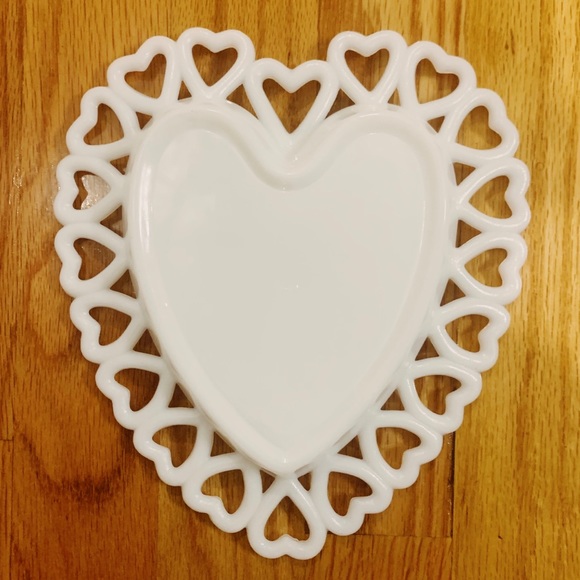 SOLD❤️Vintage 60s Westmoreland Milk Glass Heart - Picture 4 of 8